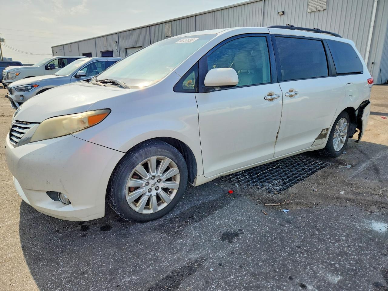 2012 TOYOTA SIENNA