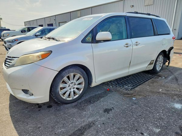 2012 TOYOTA SIENNA