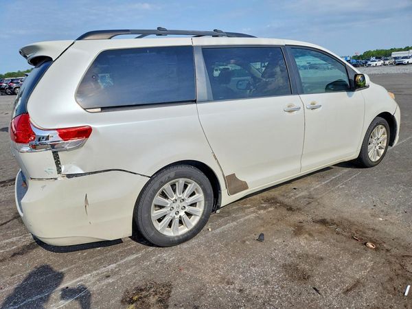 2012 TOYOTA SIENNA