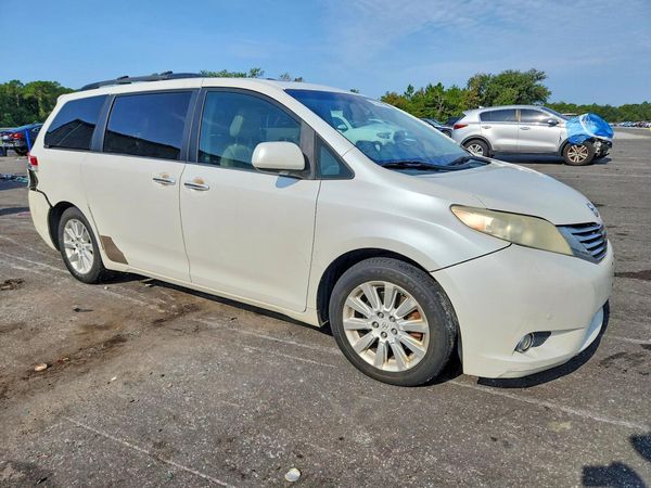 2012 TOYOTA SIENNA
