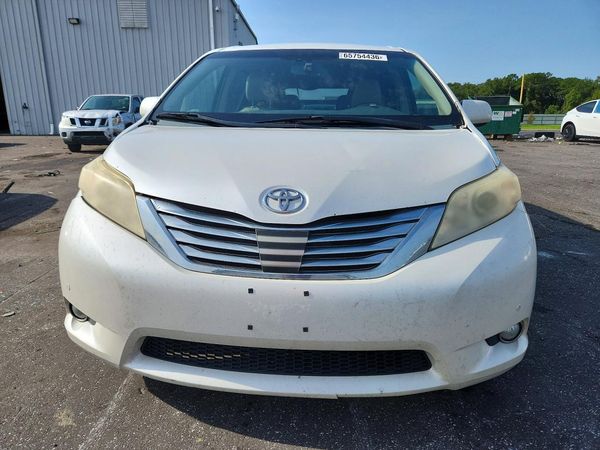 2012 TOYOTA SIENNA
