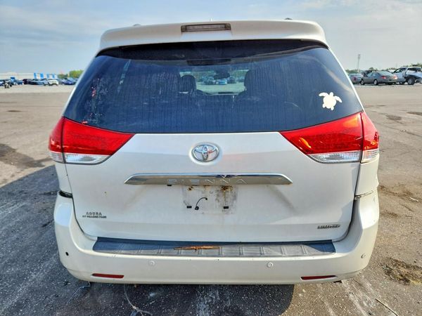2012 TOYOTA SIENNA
