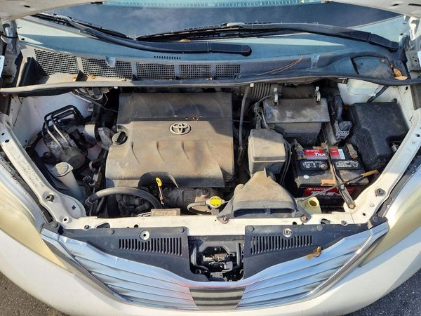 2012 TOYOTA SIENNA