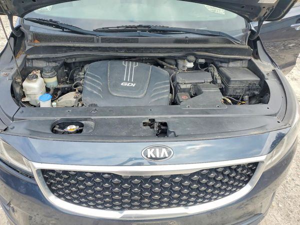 2016 KIA SEDONA LX - Middle-low