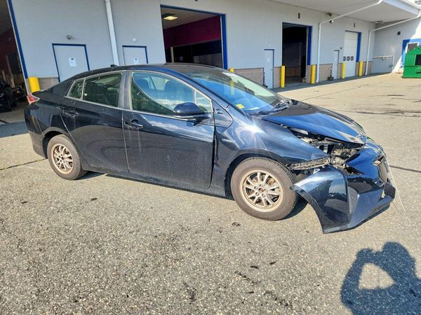 2017 TOYOTA PRIUS