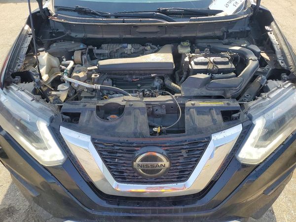 2018 NISSAN ROGUE — Engine bay