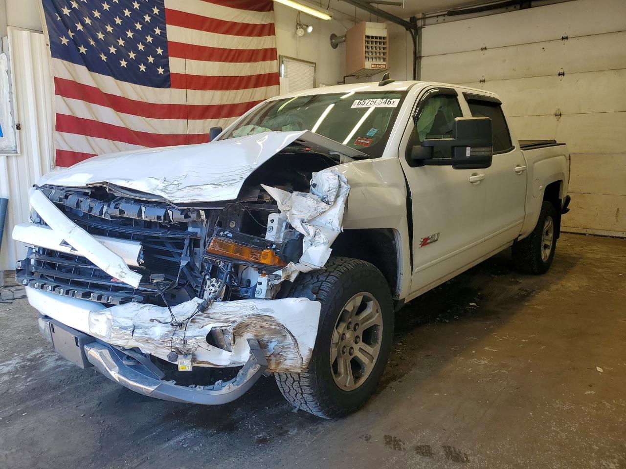 2017 CHEVROLET SILVERADO LT — Front 3/4