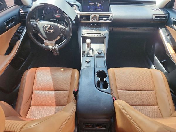 2019 LEXUS IS