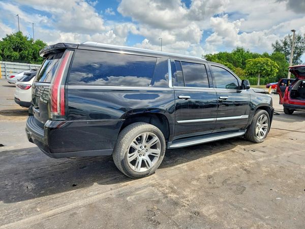 2017 CADILLAC ESCALADE ESV Luxury