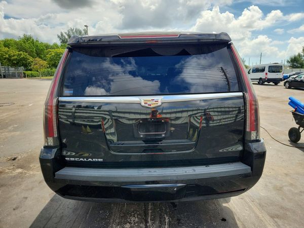 2017 CADILLAC ESCALADE ESV Luxury