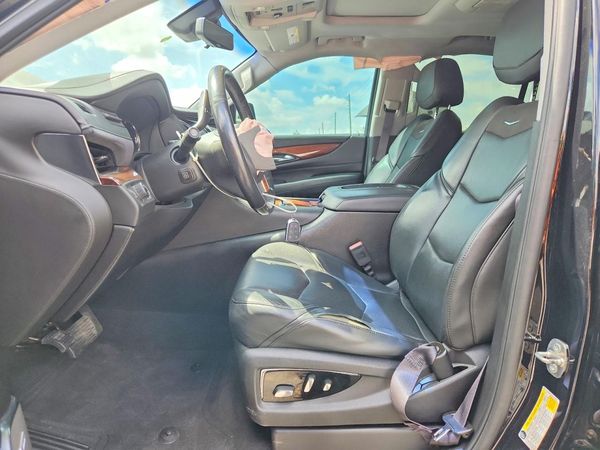 2017 CADILLAC ESCALADE ESV Luxury