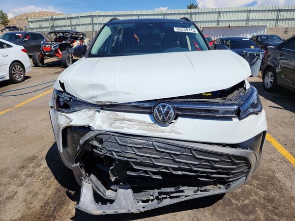 2025 VOLKSWAGEN TAOS 4Motion SE Black