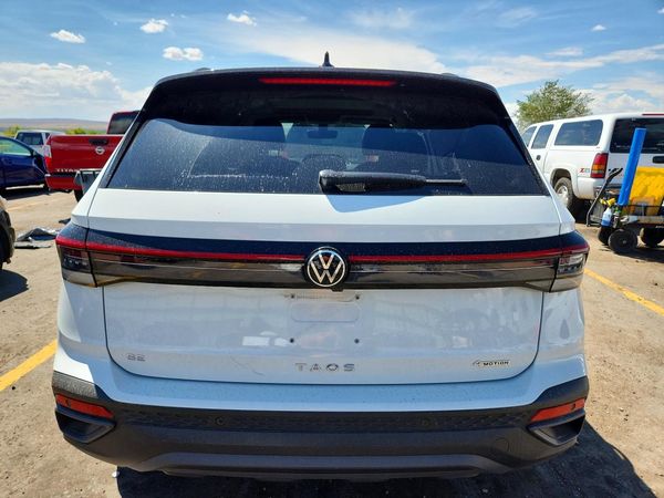 2025 VOLKSWAGEN TAOS 4Motion SE Black