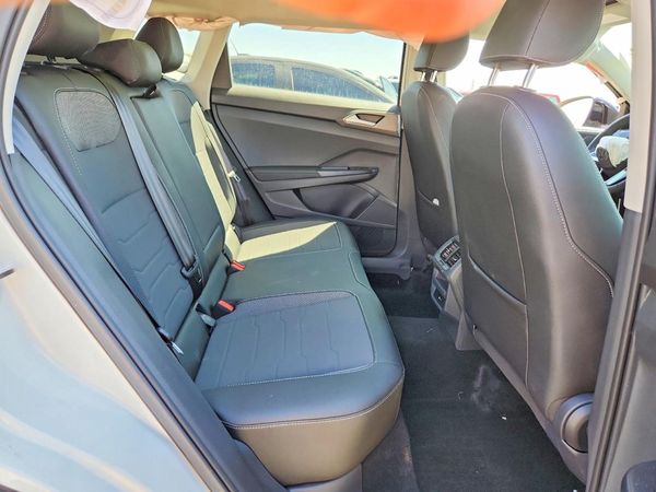 2025 VOLKSWAGEN TAOS 4Motion SE Black