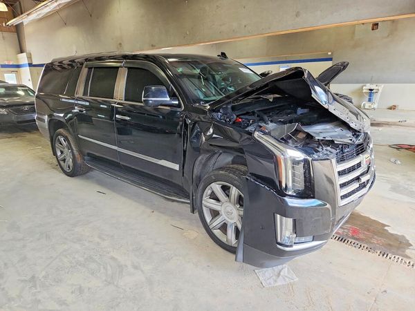 2018 CADILLAC ESCALADE ESV Luxury — Passenger 3/4