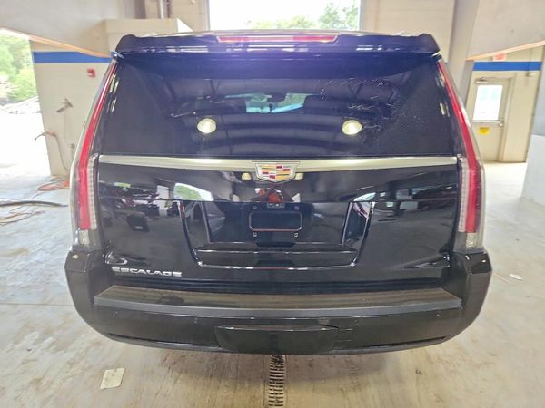 2018 CADILLAC ESCALADE ESV Luxury — DIRR