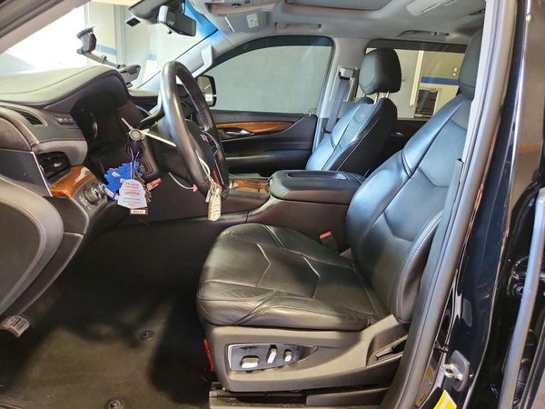 2018 CADILLAC ESCALADE ESV Luxury — DENT
