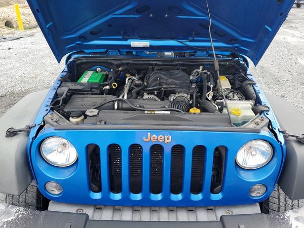 2015 JEEP WRANGLER UNLIMITED Sport — Engine bay