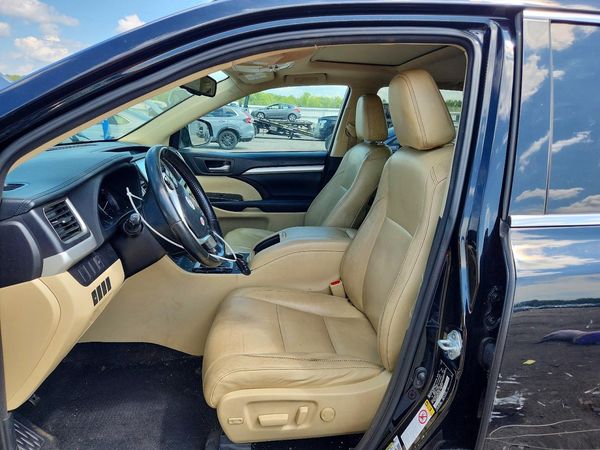 2016 TOYOTA HIGHLANDER