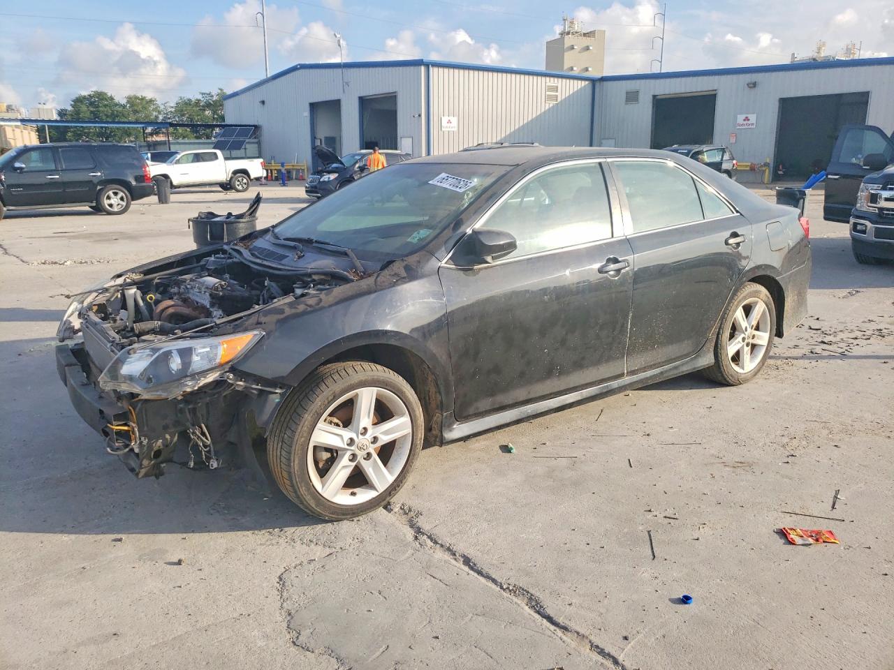 2012 TOYOTA CAMRY — Front 3/4