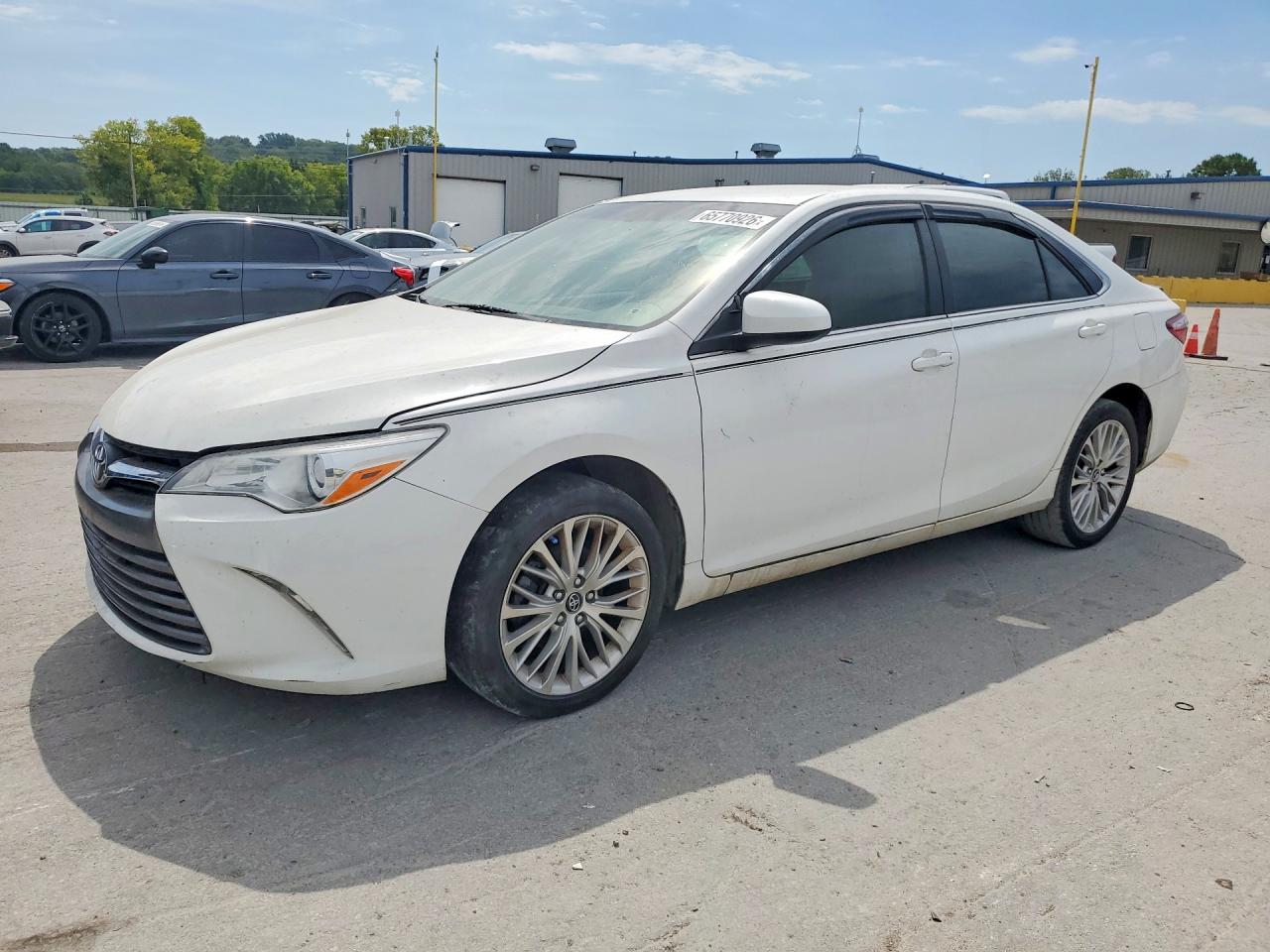 2015 TOYOTA CAMRY — Front 3/4