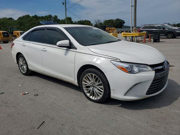 2015 TOYOTA CAMRY — Passenger 3/4