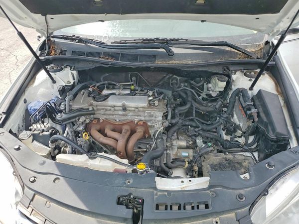 2015 TOYOTA CAMRY — Engine bay