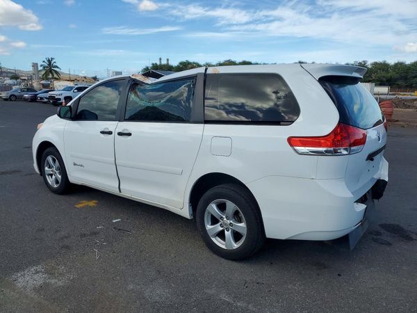 2014 TOYOTA SIENNA
