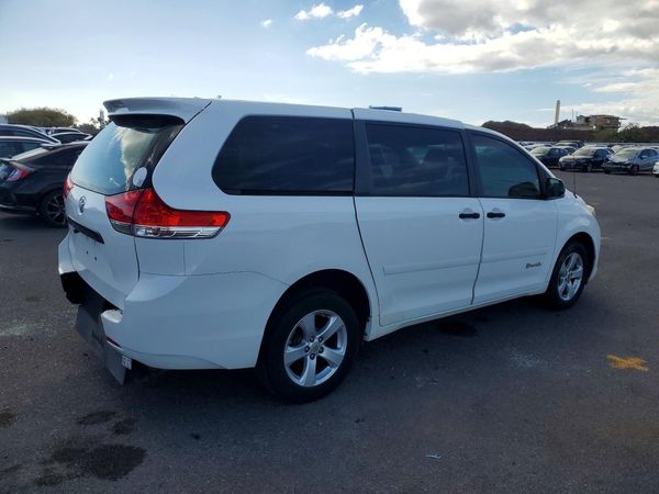 2014 TOYOTA SIENNA