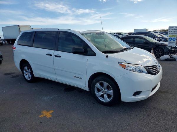 2014 TOYOTA SIENNA