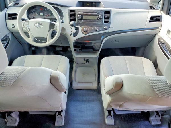 2014 TOYOTA SIENNA