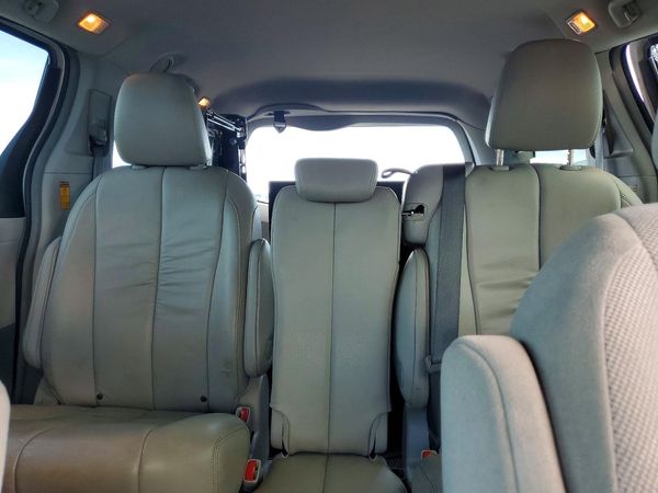 2014 TOYOTA SIENNA