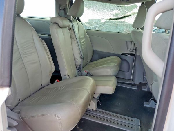 2014 TOYOTA SIENNA