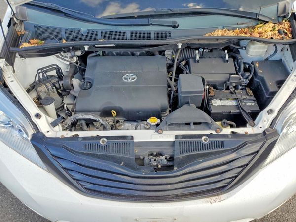 2014 TOYOTA SIENNA