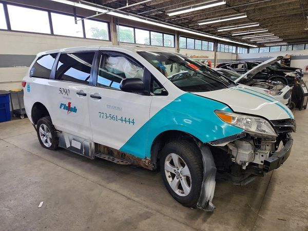 2020 TOYOTA SIENNA D grade — Passenger 3/4