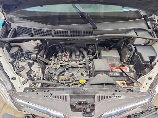 2020 TOYOTA SIENNA D grade — Engine bay