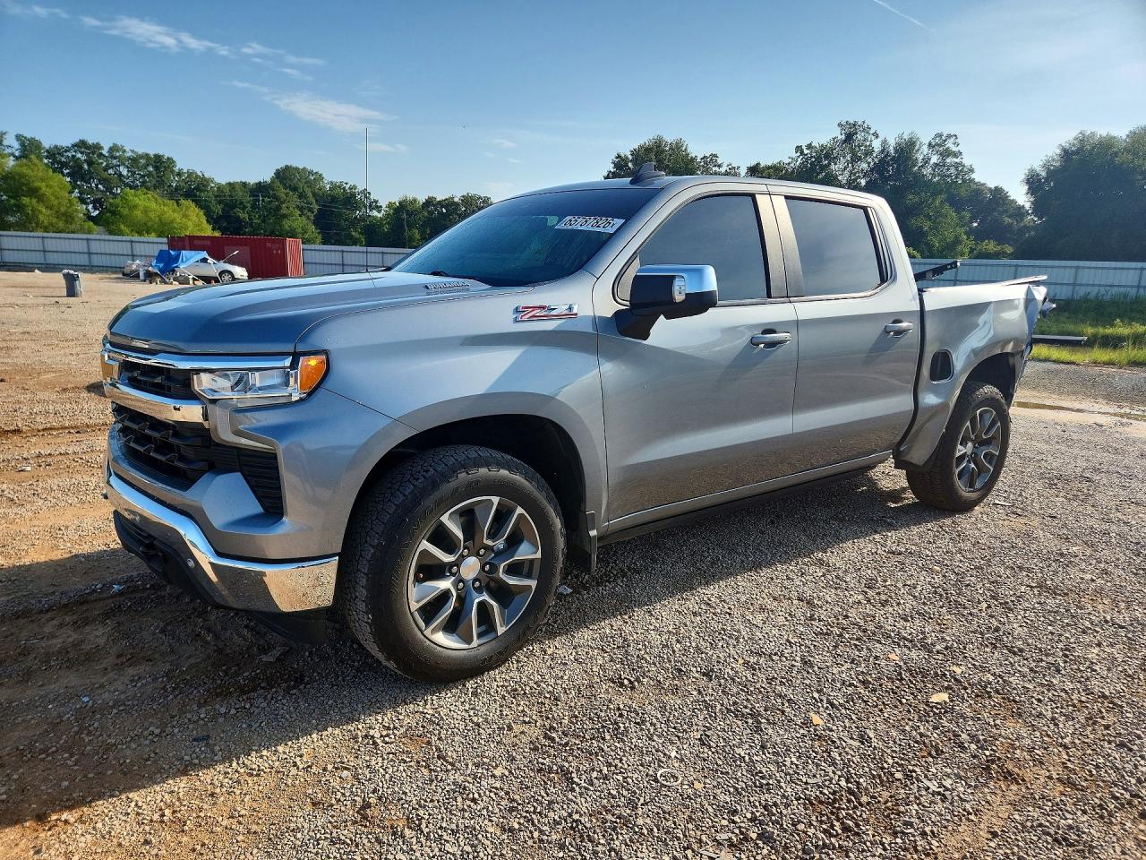 2025 CHEVROLET SILVERADO LT — Front 3/4