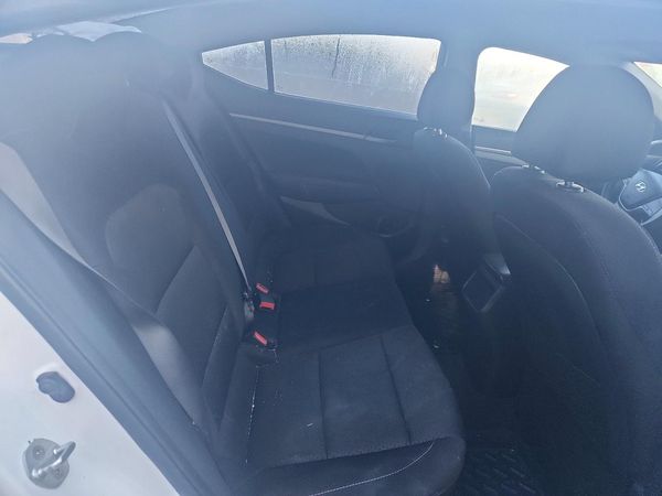 2017 HYUNDAI ELANTRA SE Base