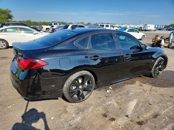 2016 INFINITI Q70