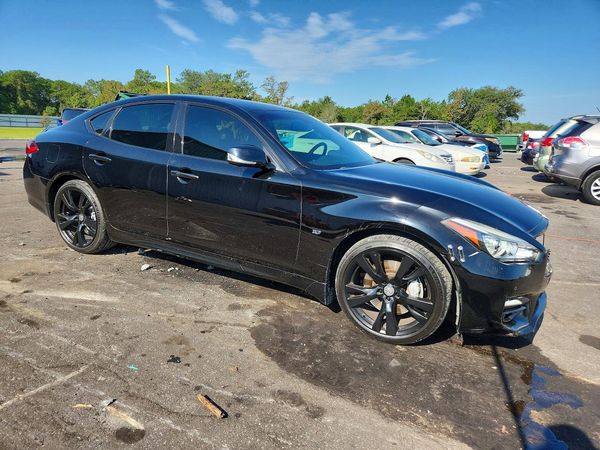 2016 INFINITI Q70