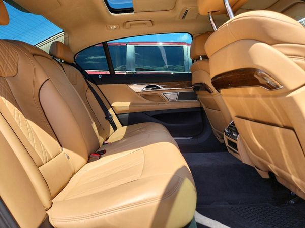 2017 BMW 750 xDrive