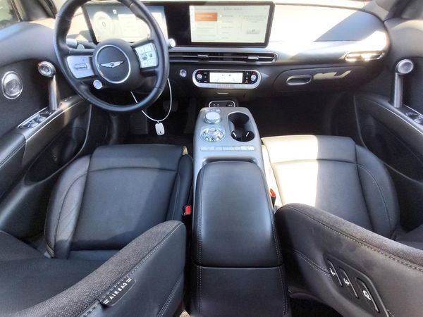 2025 GENESIS GV60 Standard (RWD)
