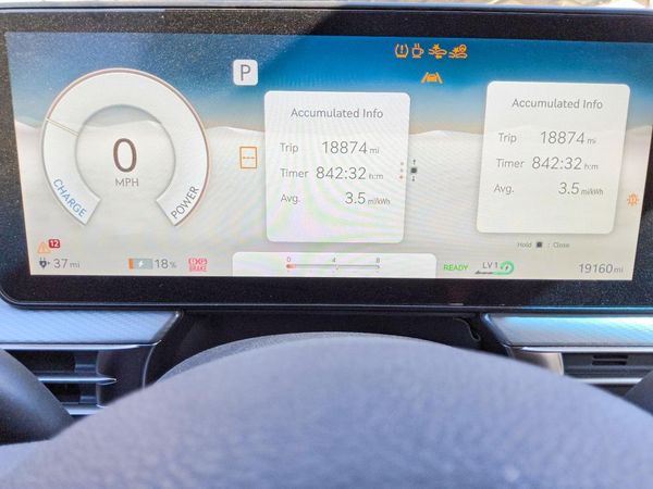 2025 GENESIS GV60 Standard (RWD)