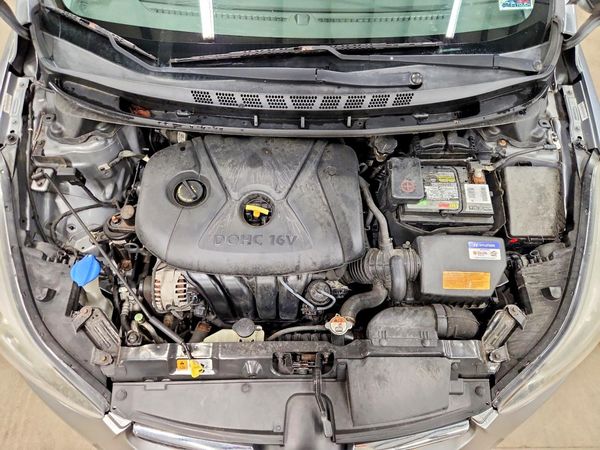 2015 HYUNDAI ELANTRA GLS(Middle) — Engine bay