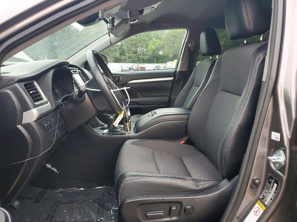 2017 TOYOTA HIGHLANDER LE/LE Plus — DENT