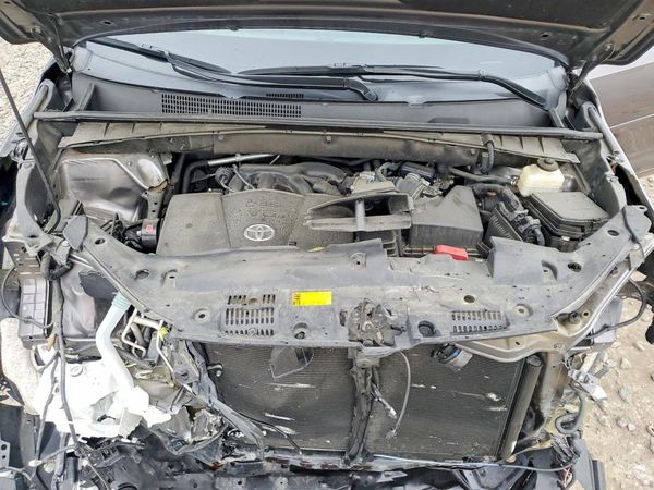 2017 TOYOTA HIGHLANDER LE/LE Plus — Engine bay