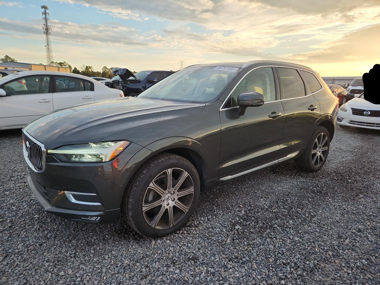 2021 VOLVO XC60 Inscription — Front 3/4