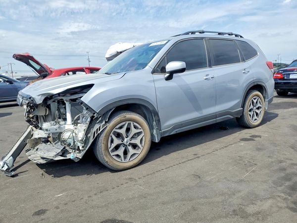 2022 SUBARU FORESTER
