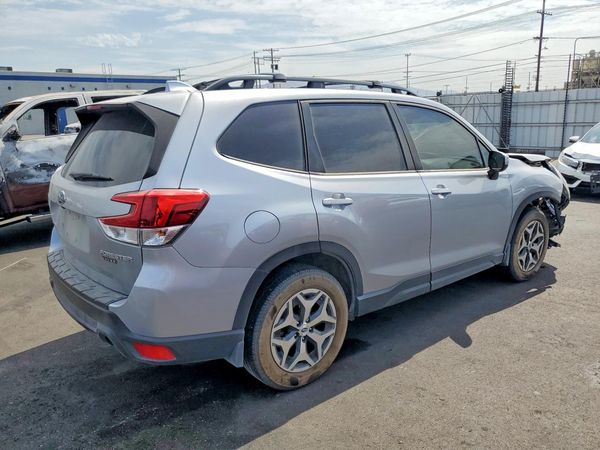 2022 SUBARU FORESTER