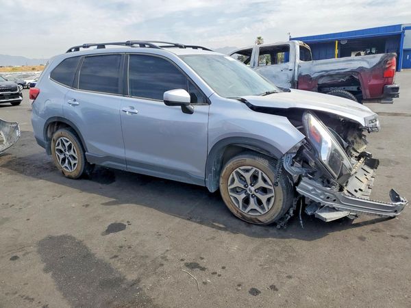 2022 SUBARU FORESTER